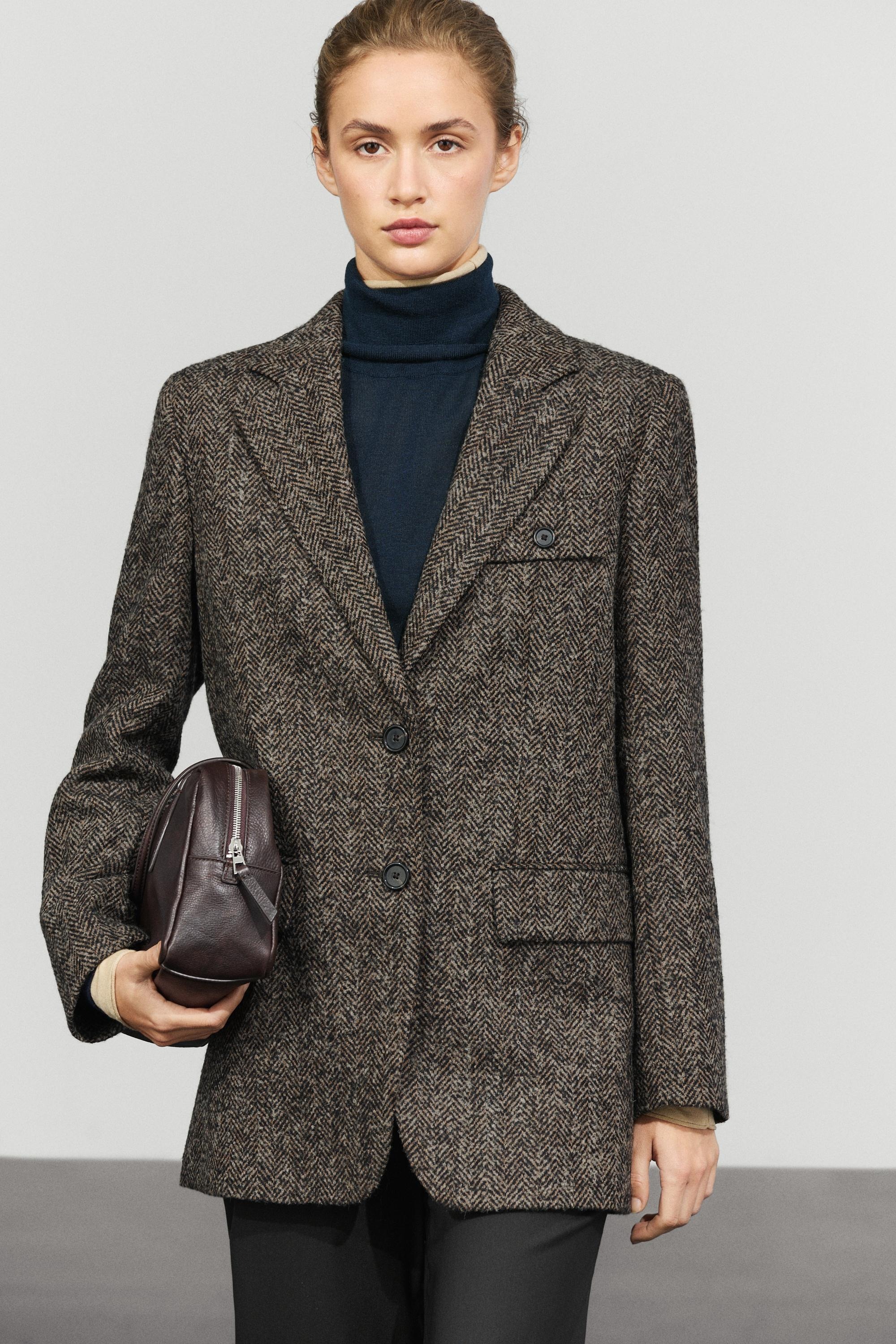 Veste à chevrons gris anthracite.