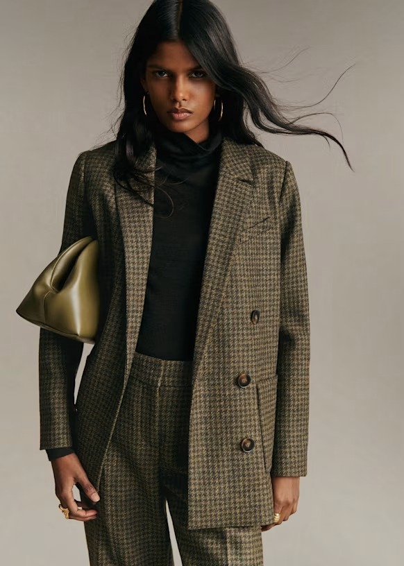Veste en laine dans les tons vert et kaki.