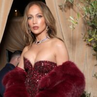 Les robes de vengeance les plus chaudes des femmes célèbres de plus de 50 ans