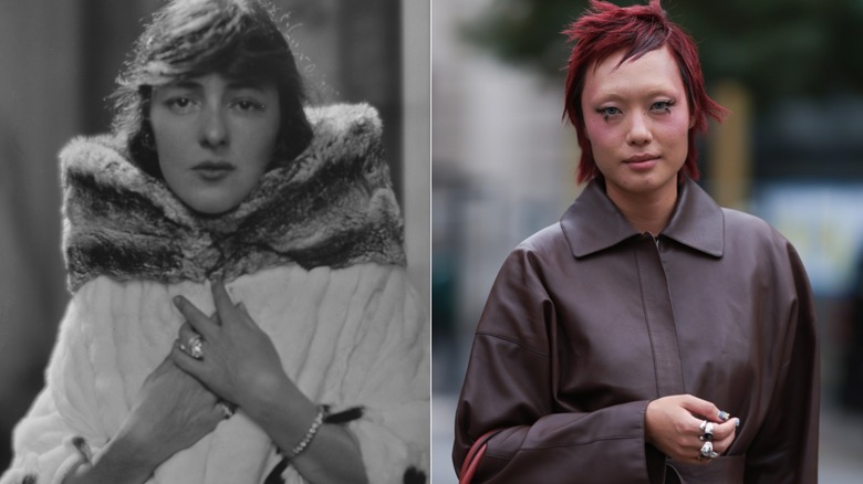 Une femme des années 1920 portant une bague tendance avec un manteau de fourrure à col montant à gauche, et une femme de 2026 portant de nombreuses bagues tendance avec une veste marron à droite.