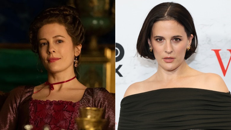 Photos côte à côte de Phoebe Fox dans le personnage de The Great (à gauche) et dans son propre rôle sur le tapis rouge (à droite)