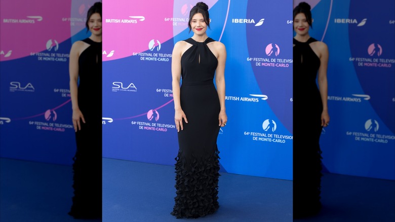 Hanako Greensmith assiste à la cérémonie d'ouverture du 64ème Festival de Télévision de Monte-Carlo à Monaco en juin 2025