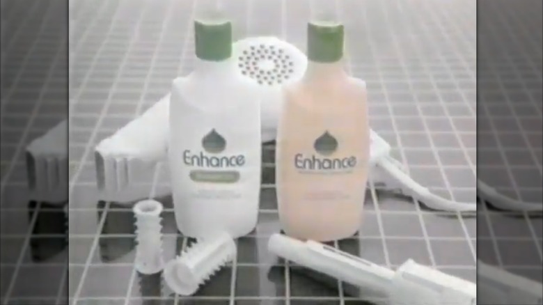 Une capture d'écran d'une publicité vintage Enhance Shampoo.