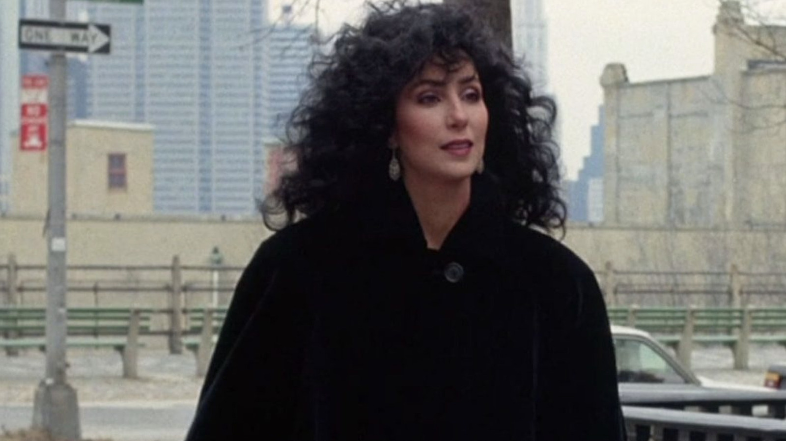 Les tenues de comédie romantique des années 80 à recréer pour le moment parfait du personnage principal