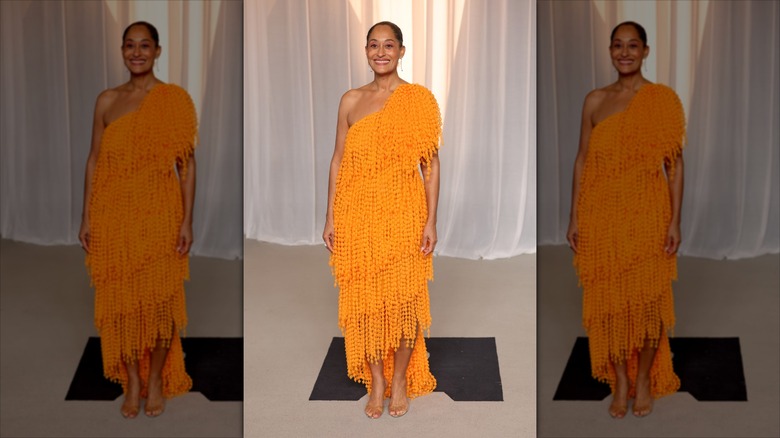 Trac﻿ee Ellis Ross vêtue d'une robe orange au gala du musée de l'Académie 2026
