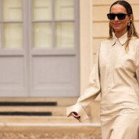 Sept robes de Zara, Mango et Stradivarius pour survivre avec style aux journées interminables, que l'on portera bientôt avec des bottes, mais qui pour le moment permettent aux ballerines